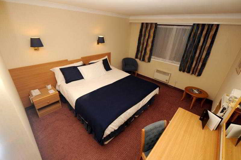 North M4 Jct 32, An Ihg 3* Cardiff